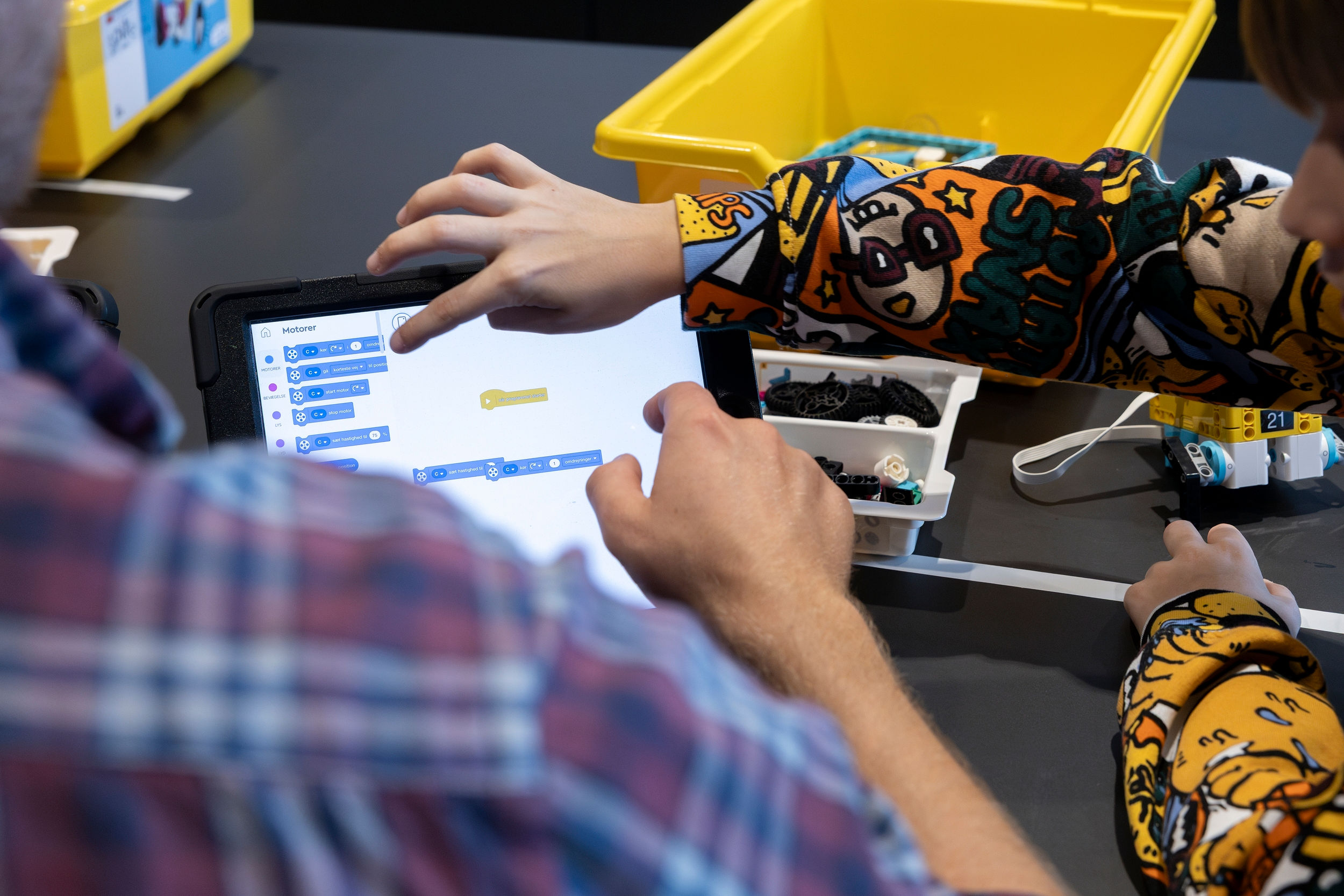 Børn laver undervisningsforløb i teknologi